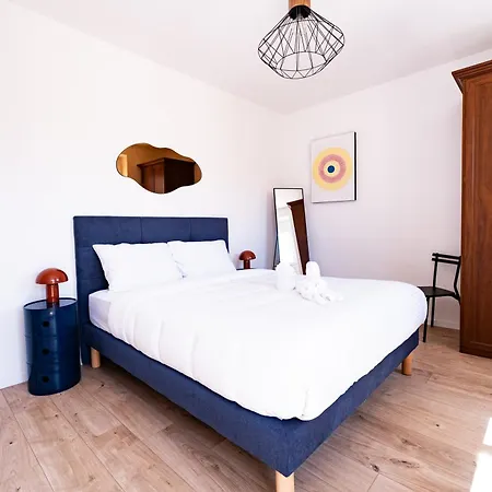Cozy Luxury Duplex Steps From The Casino Square 公寓